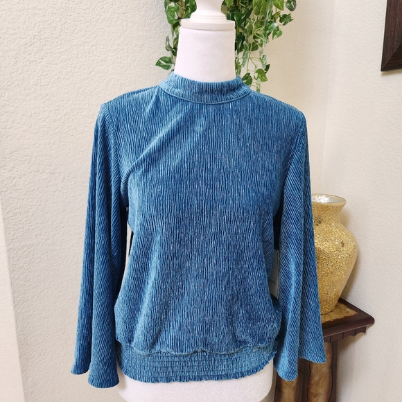 NWT Calligraphie Emerald Green Velvet Blouse with Bell Sleeve Size Small - Picture 1 of 12